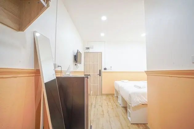 Studio twin without window
