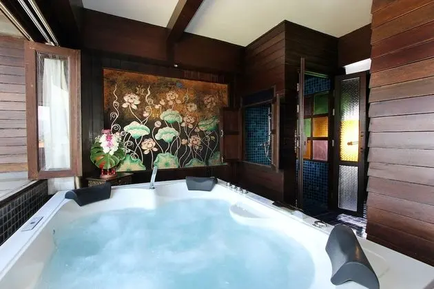 Lanna jacuzzi suite with balcony