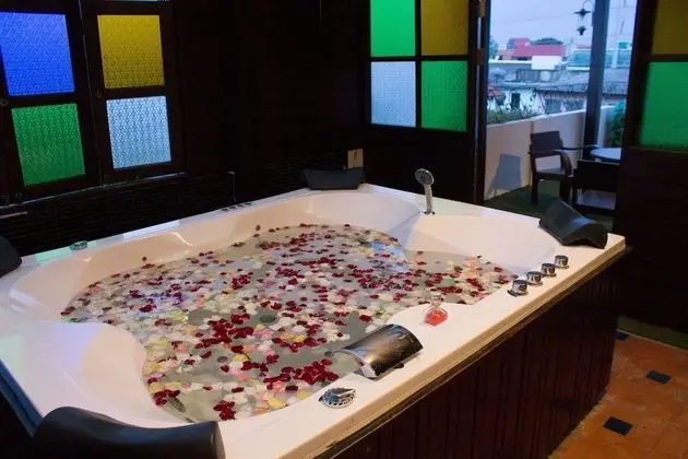 Singhamontra Signature Suite with balcony