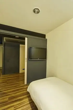 Tek Kişilik Oda, Sadece erkekler için