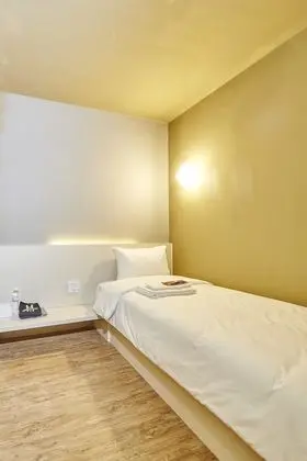 Tek Kişilik Oda, Sadece kadınlar için, Sigara İçilmez (2 Single Room,1 Room 1 Bed,Female)