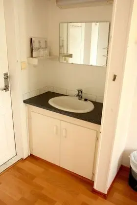 Tek Büyük Yataklı Oda, Ortak Banyo