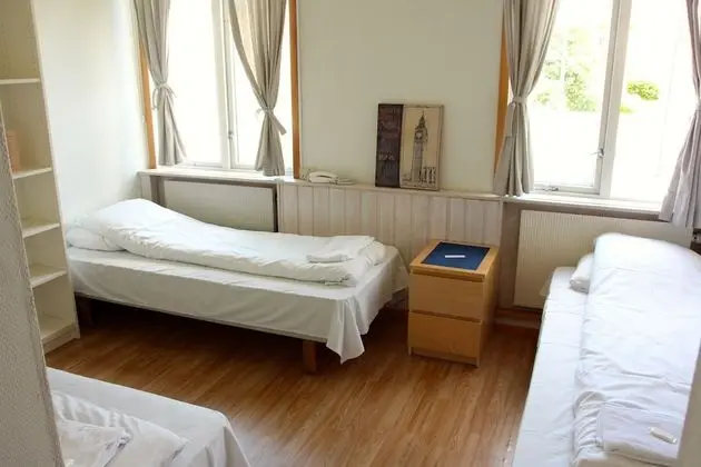 Üç Kişilik Oda, Ortak Banyo