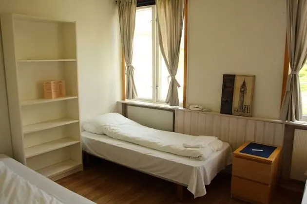 Üç Kişilik Oda, Ortak Banyo