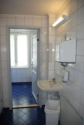 Üç Kişilik Oda, Ortak Banyo