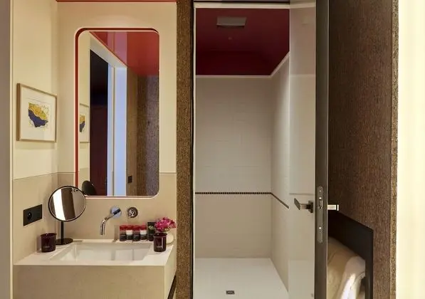 Superior Oda, 1 Büyük (Queen) Boy Yatak, Havuz Kullanımı