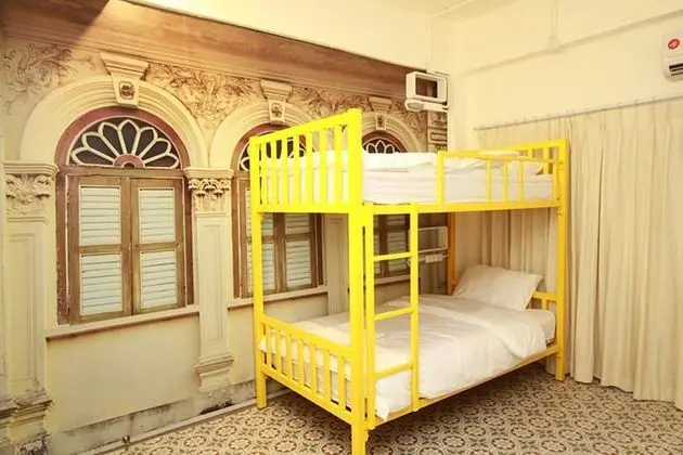 6 Beds Mixed Dormitory