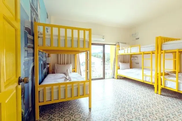 6 Beds Mixed Dormitory