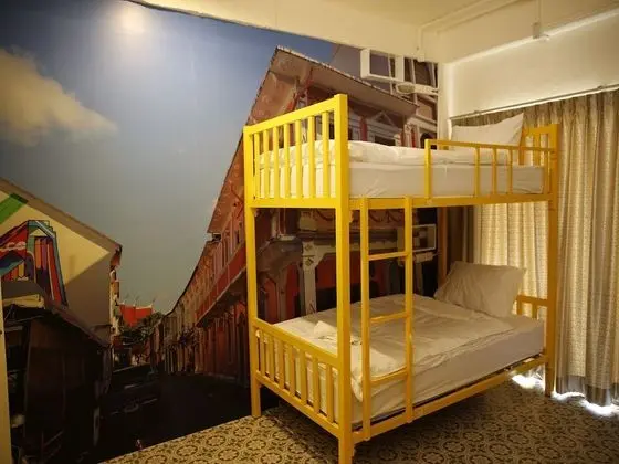 6 Beds Mixed Dormitory