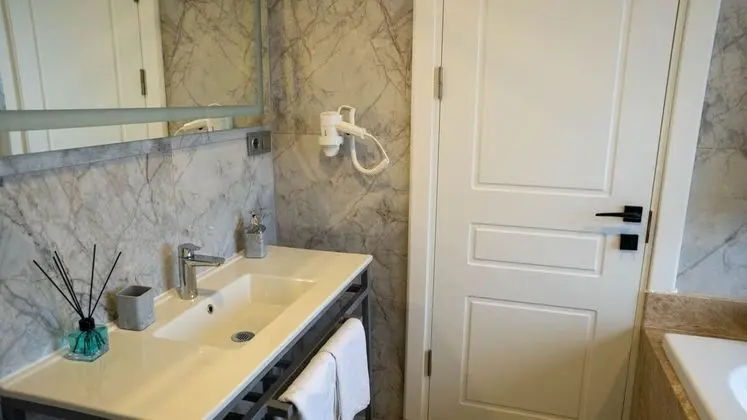 Deluxe Deniz Manzaralı Suit