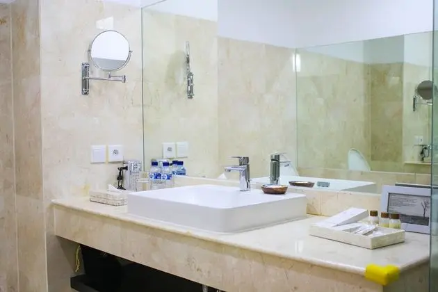 Deluxe Tek Büyük veya İki Ayrı Yataklı Oda, Balkon, Bahçe Manzaralı