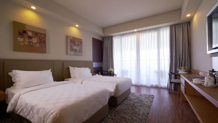 Superior Tek Büyük veya İki Ayrı Yataklı Oda, Balkon, Bahçe Manzaralı
