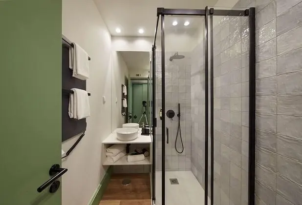 Standard Oda, 1 Büyük (Queen) Boy Yatak, Sigara İçilmez, Asma Kat