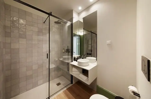 Superior Oda, 1 Büyük (Queen) Boy Yatak, Sigara İçilmez, Asma Kat