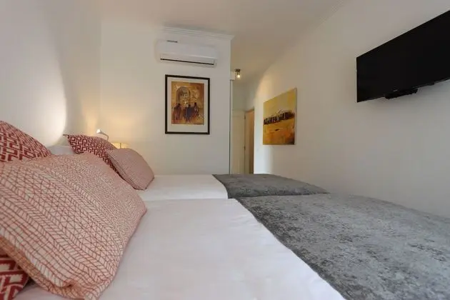 Superior Tek Büyük veya İki Ayrı Yataklı Oda