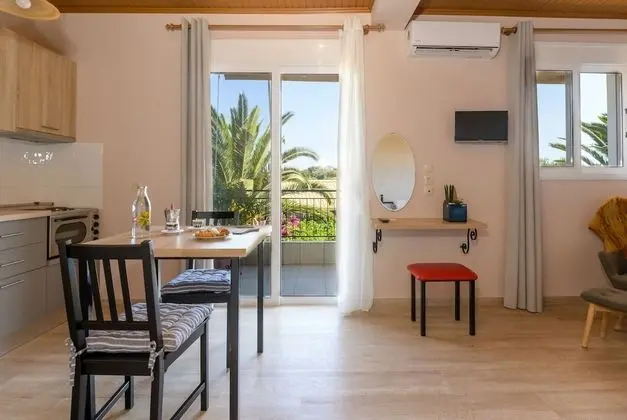 Stüdyo, Bahçe Manzaralı