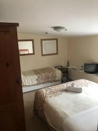 Dört Kişilik Oda, Ortak Banyo (Sleeps upto 4 persons)