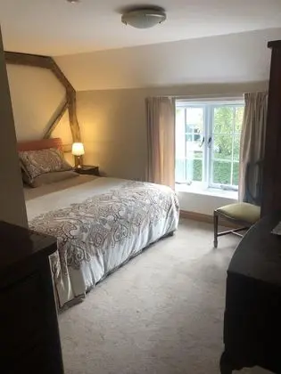 Tek Büyük veya İki Ayrı Yataklı Oda, Ortak Banyo