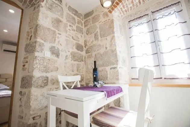 Stüdyo, Bahçe Manzaralı