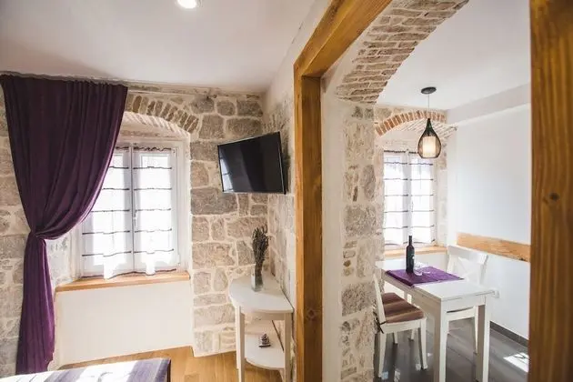 Stüdyo, Bahçe Manzaralı