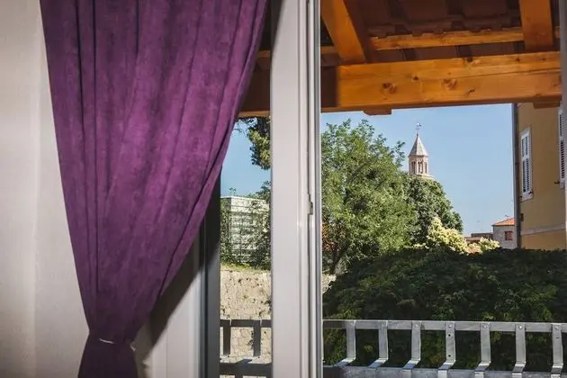 Stüdyo, Bahçe Manzaralı