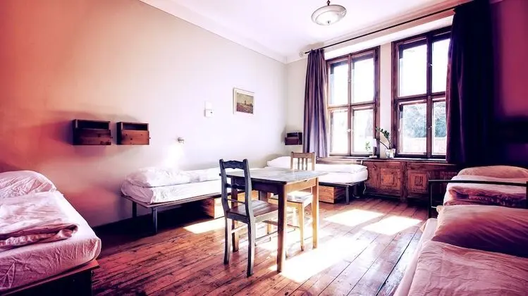 2 beds in 6 bed dorm
