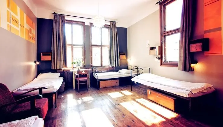 2 beds in 6 bed dorm