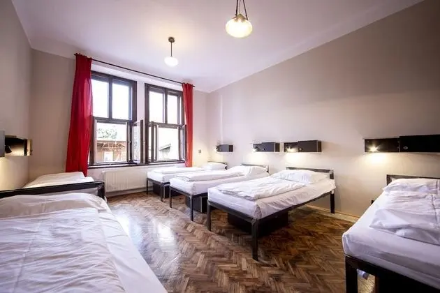2 beds in 6 bed dorm