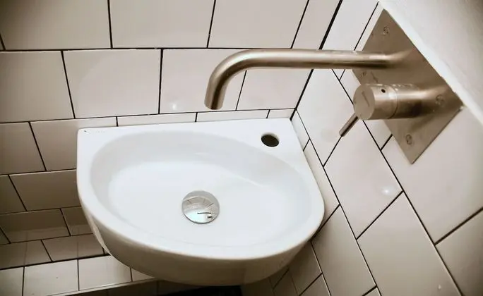 2 beds in 6 bed dorm