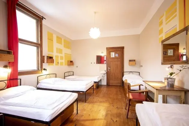 Bed in 6-Bed Mixed Dormitory