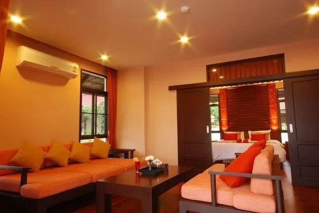 Sirarun Pool Access Villa