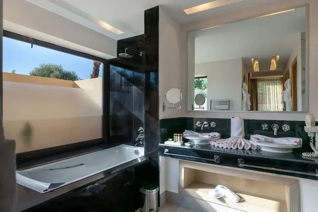 Suite Deluxe avec piscine privée chauffée et jardin privé