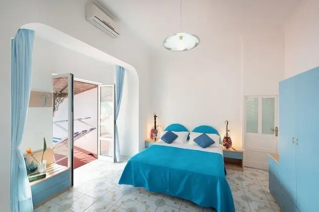 Üç Kişilik Oda, Deniz Manzaralı
