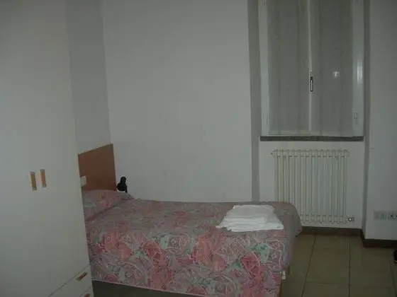 Tek Büyük veya İki Ayrı Yataklı Oda, Ortak Banyo