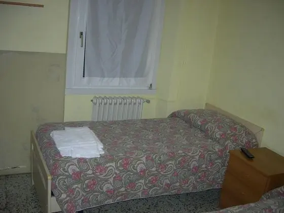 Tek Büyük veya İki Ayrı Yataklı Oda, Ortak Banyo