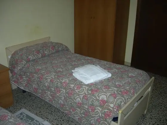 Tek Büyük veya İki Ayrı Yataklı Oda, Ortak Banyo