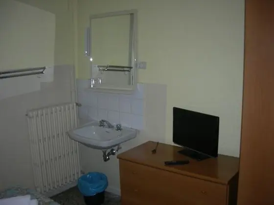 Tek Büyük veya İki Ayrı Yataklı Oda, Ortak Banyo