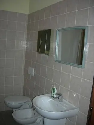 Tek Büyük veya İki Ayrı Yataklı Oda, Ortak Banyo