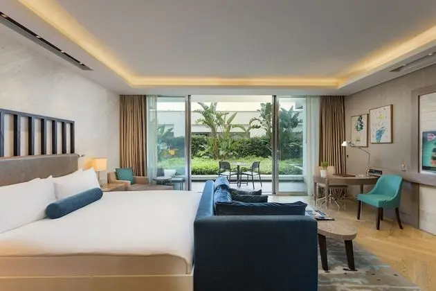 Deluxe King Room with Garden View