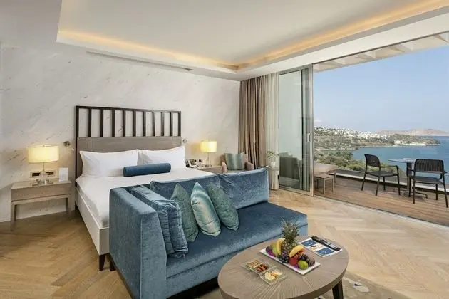 Deluxe King Room with Sea View