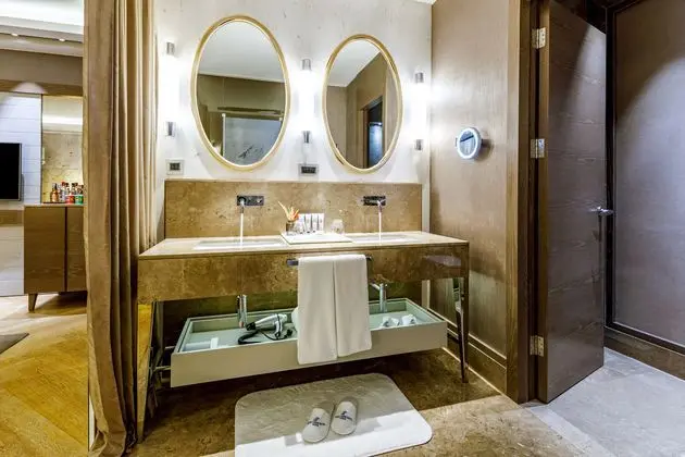 Deluxe Kısmi Deniz Manzaralı