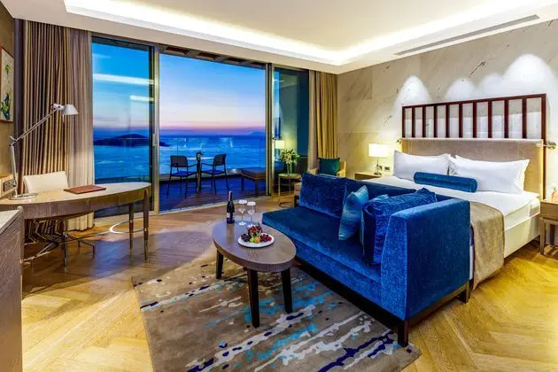 https://images.etstur.com/imgproxy/resize/2560x1440/files/images/hotelImages/etsrooms/667/Sirene_Luxury_Hotel_Bodrum_20250204114135_3.jpg