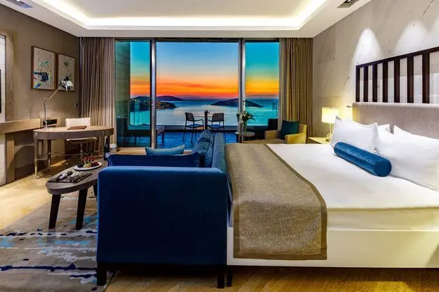 https://images.etstur.com/imgproxy/resize/2560x1440/files/images/hotelImages/etsrooms/667/Sirene_Luxury_Hotel_Bodrum_20250204114135_4.jpg