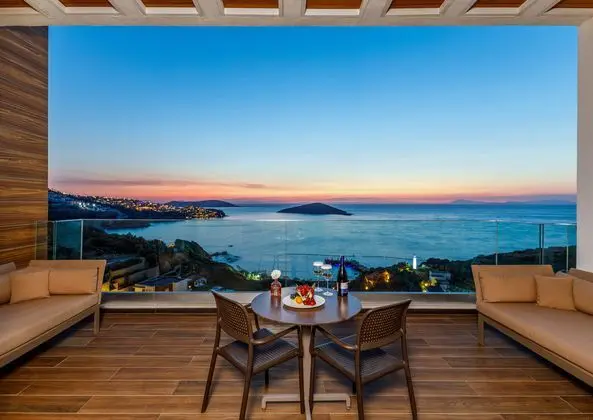 https://images.etstur.com/imgproxy/resize/2560x1440/files/images/hotelImages/etsrooms/667/Sirene_Luxury_Hotel_Bodrum_20250204114135_5.jpg