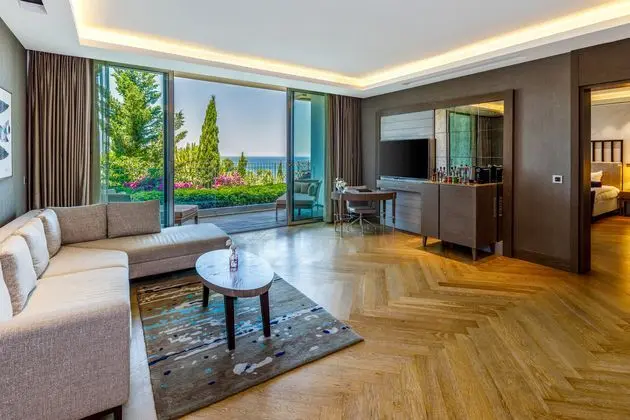 https://images.etstur.com/imgproxy/resize/2560x1440/files/images/hotelImages/etsrooms/667/Sirene_Luxury_Hotel_Bodrum_20250204121047_0.jpg