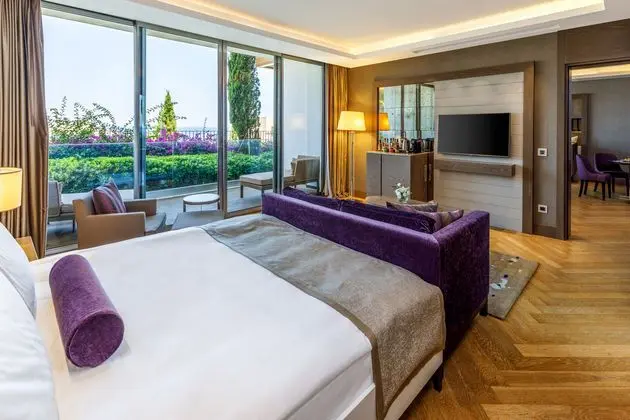 https://images.etstur.com/imgproxy/resize/2560x1440/files/images/hotelImages/etsrooms/667/Sirene_Luxury_Hotel_Bodrum_20250204121047_1.jpg