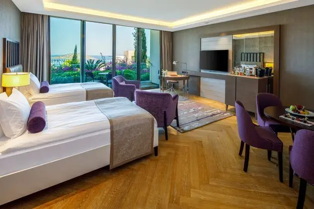 https://images.etstur.com/imgproxy/resize/2560x1440/files/images/hotelImages/etsrooms/667/Sirene_Luxury_Hotel_Bodrum_20250204121047_2.jpg