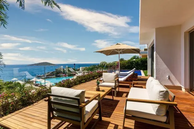 https://images.etstur.com/imgproxy/resize/2560x1440/files/images/hotelImages/etsrooms/667/Sirene_Luxury_Hotel_Bodrum_20250204121618_0.jpg