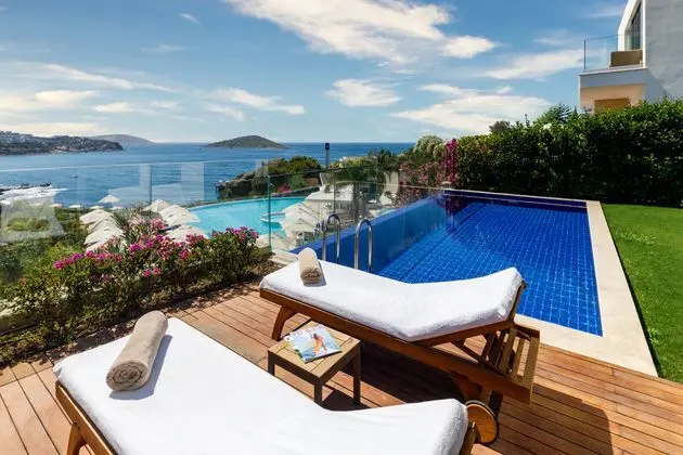 https://images.etstur.com/imgproxy/resize/2560x1440/files/images/hotelImages/etsrooms/667/Sirene_Luxury_Hotel_Bodrum_20250204121618_1.jpg