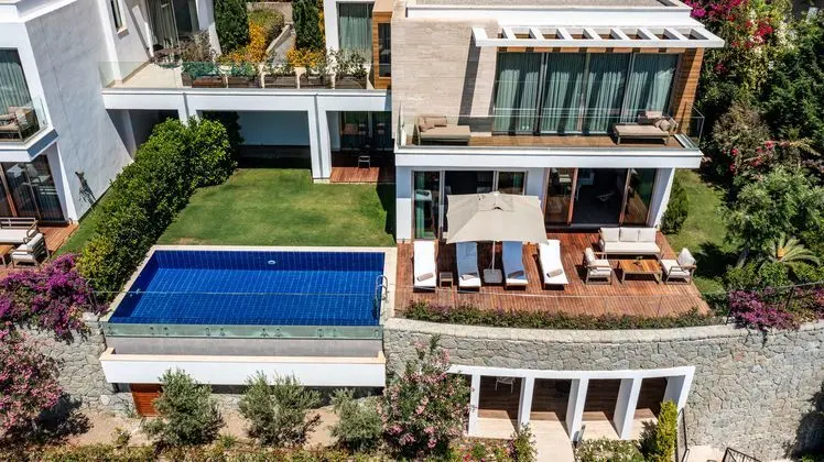 https://images.etstur.com/imgproxy/resize/2560x1440/files/images/hotelImages/etsrooms/667/Sirene_Luxury_Hotel_Bodrum_20250204121618_2.jpg